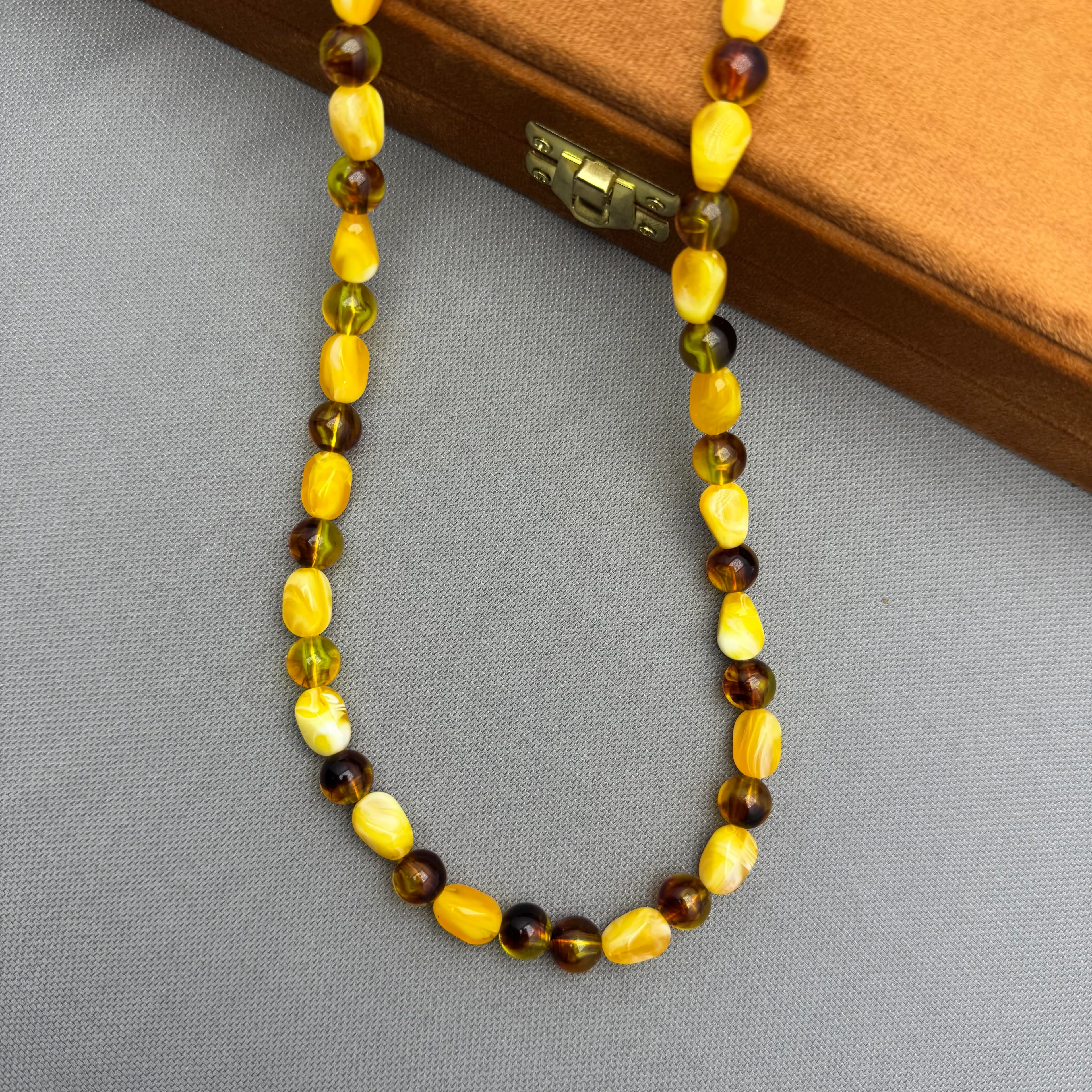 Hareli Sıkma Kehribar Aralıklı Suda Batmaz Mügellef Damla Kehribar Yetişkin Kolye